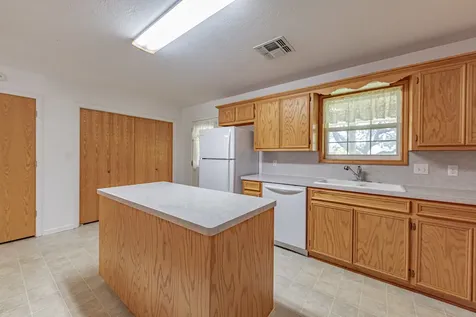 216 E Montana Drive Shiner TX 77984