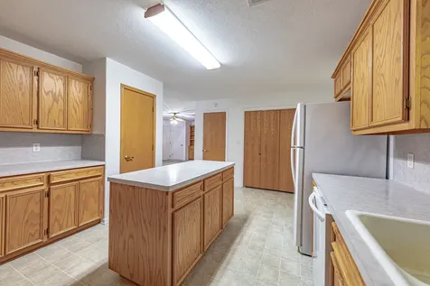 216 E Montana Drive Shiner TX 77984