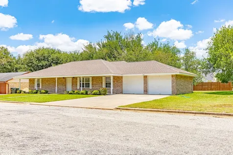 216 E Montana Drive Shiner TX 77984