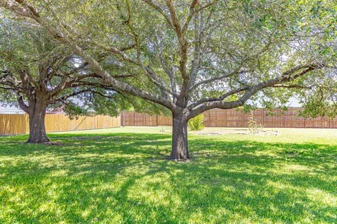 216 E Montana Drive Shiner TX 77984