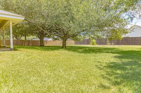 216 E Montana Drive Shiner TX 77984