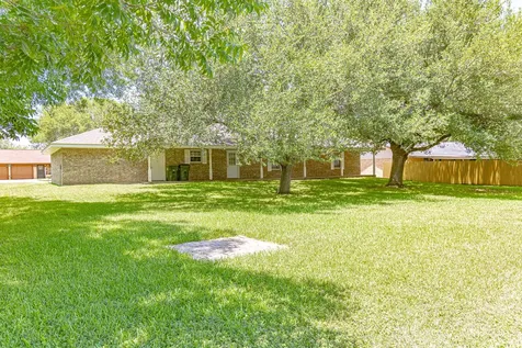 216 E Montana Drive Shiner TX 77984