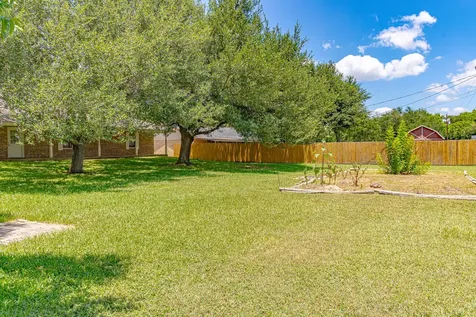 216 E Montana Drive Shiner TX 77984