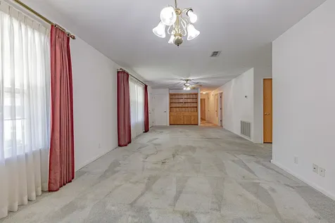 216 E Montana Drive Shiner TX 77984