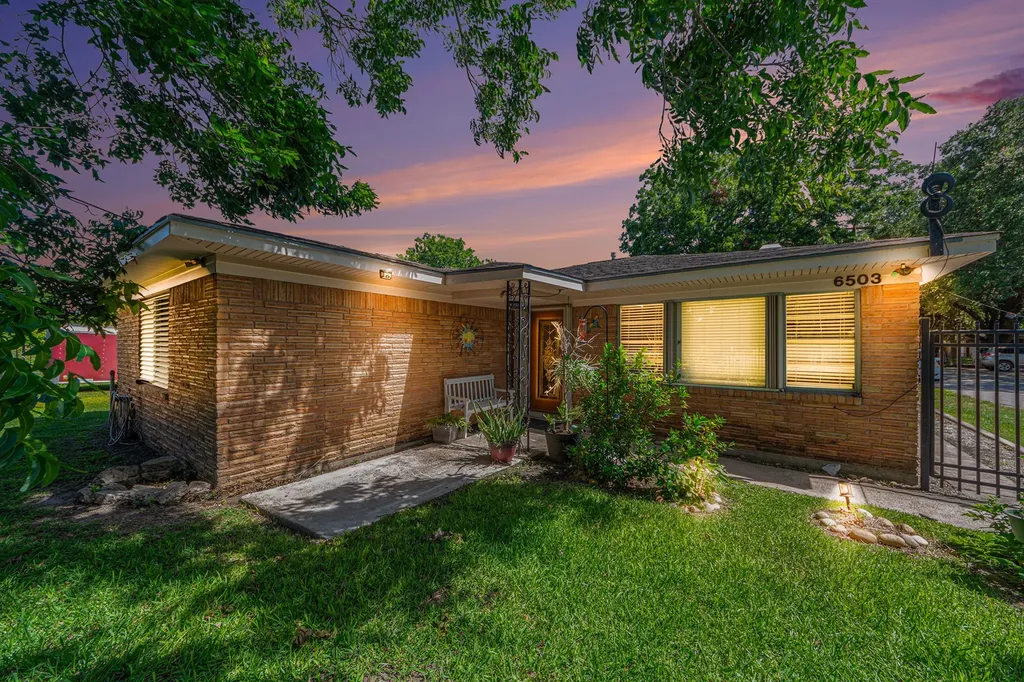 6503 Sharon Lane Hitchcock TX 77563