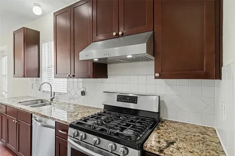 1202 Woodley Bend Sugar Land TX 77479