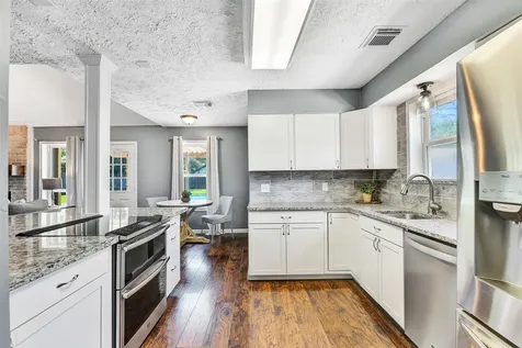 404 Independence Drive Friendswood TX 77546