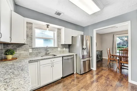 404 Independence Drive Friendswood TX 77546