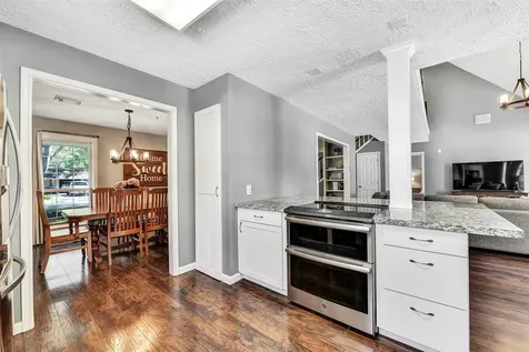404 Independence Drive Friendswood TX 77546
