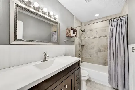 404 Independence Drive Friendswood TX 77546