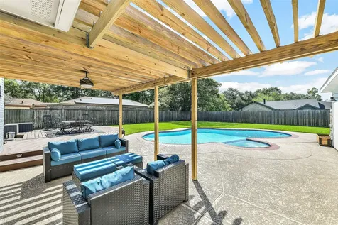 404 Independence Drive Friendswood TX 77546