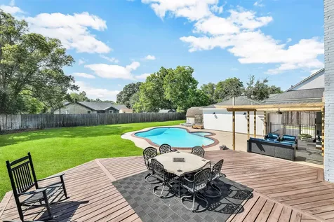 404 Independence Drive Friendswood TX 77546