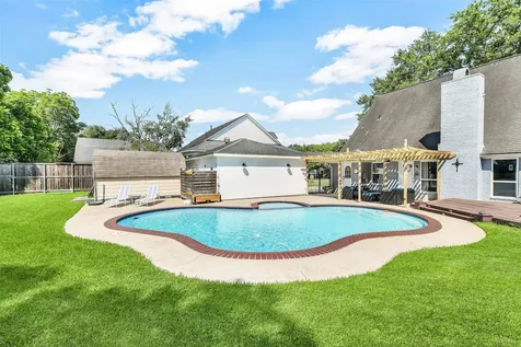 404 Independence Drive Friendswood TX 77546
