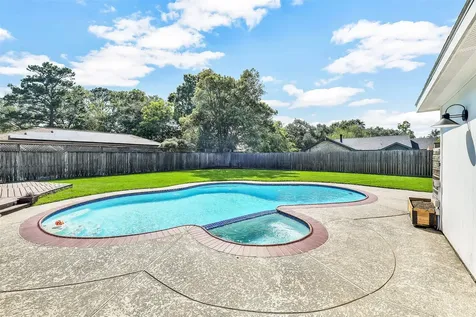 404 Independence Drive Friendswood TX 77546