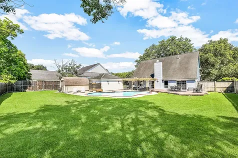 404 Independence Drive Friendswood TX 77546