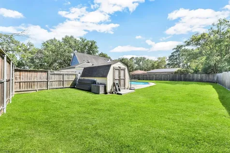 404 Independence Drive Friendswood TX 77546