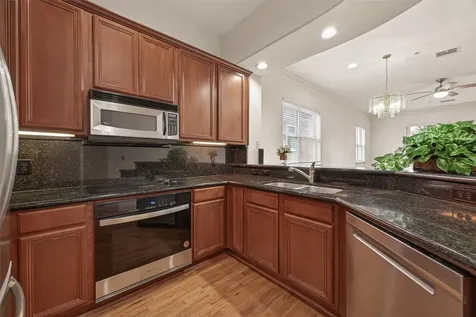 58 Briar Hollow Lane 204 Houston TX 77027