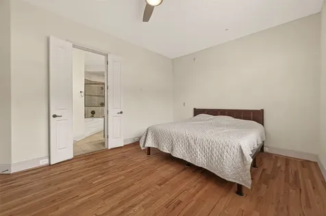 58 Briar Hollow Lane 204 Houston TX 77027