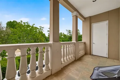 58 Briar Hollow Lane 204 Houston TX 77027
