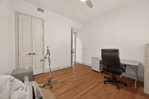 58 Briar Hollow Lane 204 Houston TX 77027