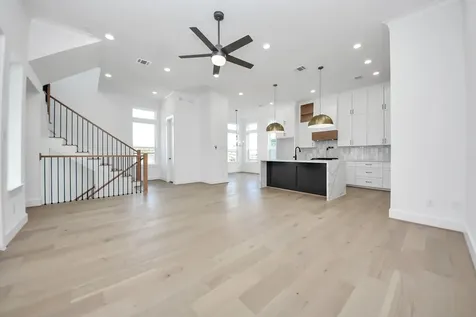929 Fisher Street F Houston TX 77018