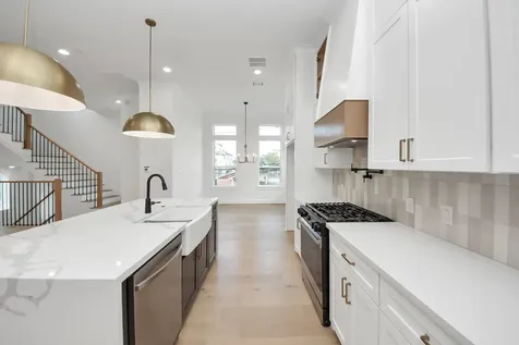 929 Fisher Street F Houston TX 77018