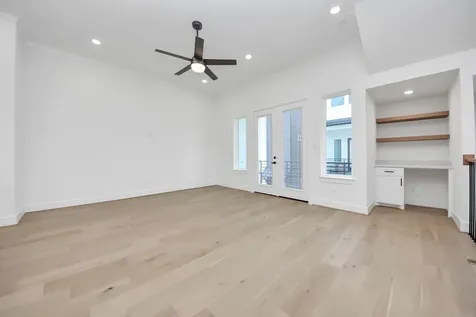 929 Fisher Street F Houston TX 77018