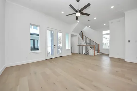 929 Fisher Street F Houston TX 77018