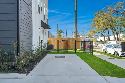 929 Fisher Street F Houston TX 77018