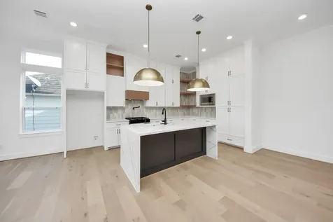 929 Fisher Street F Houston TX 77018