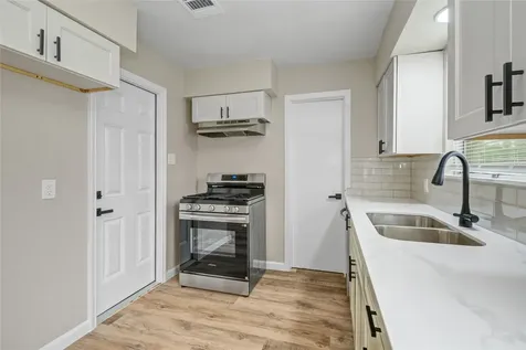 10611 Leitrim Way Houston TX 77047