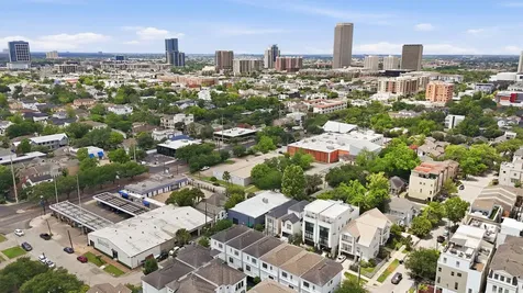 911 W Drew Street Houston TX 77006