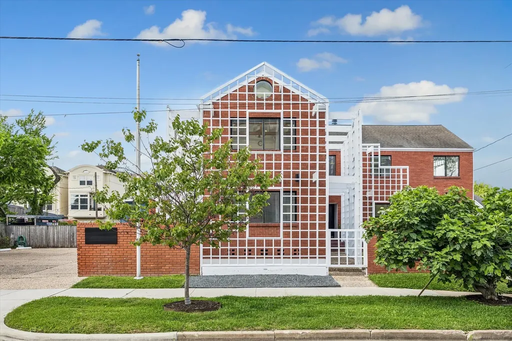 2402 Commonwealth Street Houston TX 77006