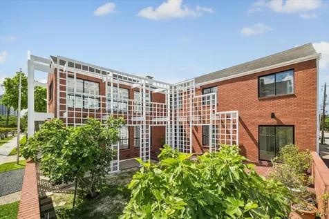 2402 Commonwealth Street Houston TX 77006