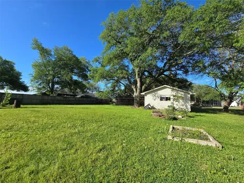 607 S Main Street Dayton TX 77535