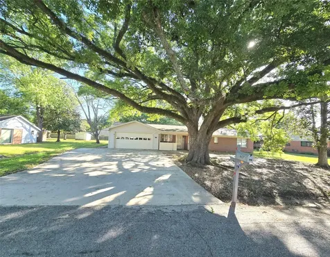 607 S Main Street Dayton TX 77535