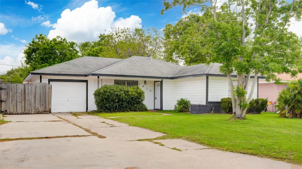 1412 W 10th Street Freeport TX 77541