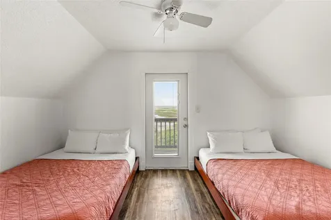 2815 Blue Water Highway Surfside Beach TX 77541