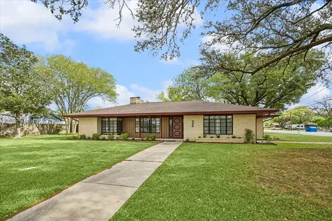 322 E Obryant Street Bellville TX 77418
