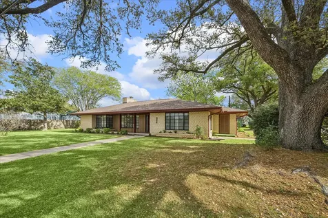 322 E Obryant Street Bellville TX 77418