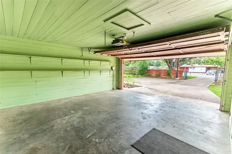 322 E Obryant Street Bellville TX 77418