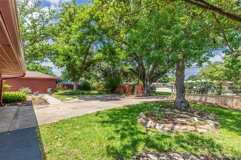 322 E Obryant Street Bellville TX 77418