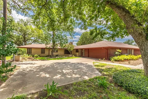 322 E Obryant Street Bellville TX 77418