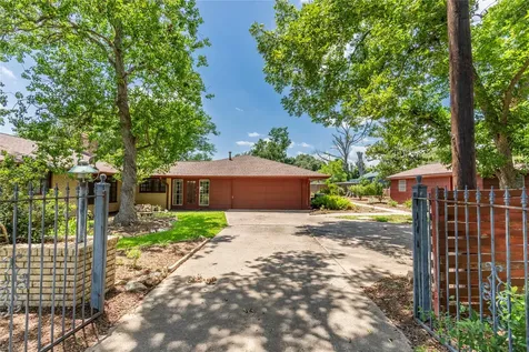 322 E Obryant Street Bellville TX 77418