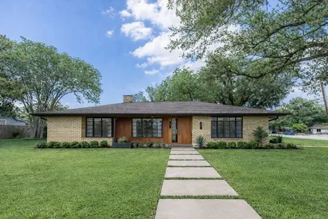 322 E Obryant Street Bellville TX 77418