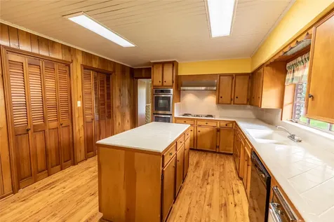 322 E Obryant Street Bellville TX 77418