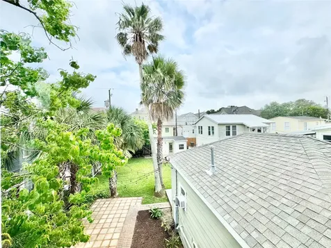 1307 Ball Galveston TX 77550