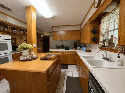 416 W Division Street Jewett TX 75846