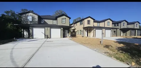 121 S 10th Street B Conroe TX 77301