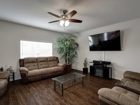 952 Lake View Circle W Brookshire TX 77423
